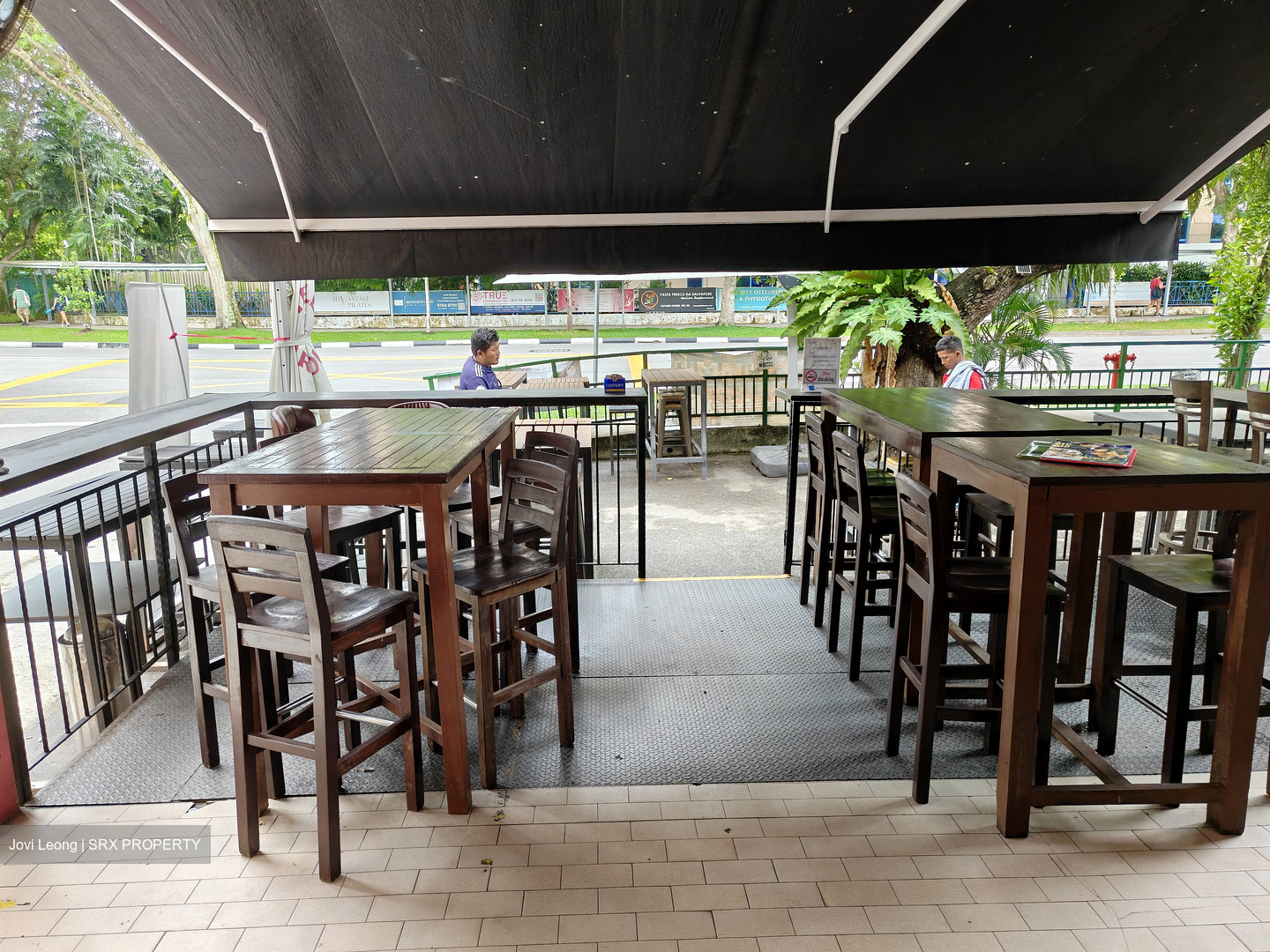 Sixth Avenue (D10), Retail #492655151